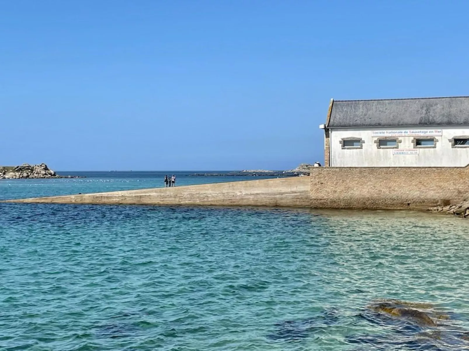 "La Maison du Quai" (Das Haus am Kai)-Outside