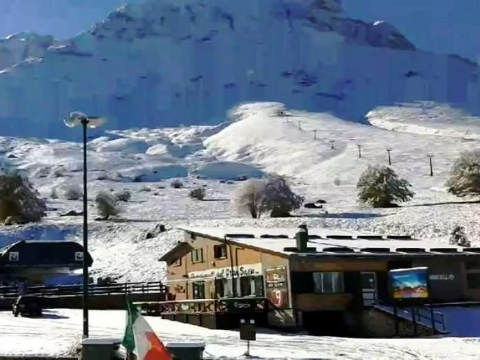 Mit Blick auf das Wasser-Outside