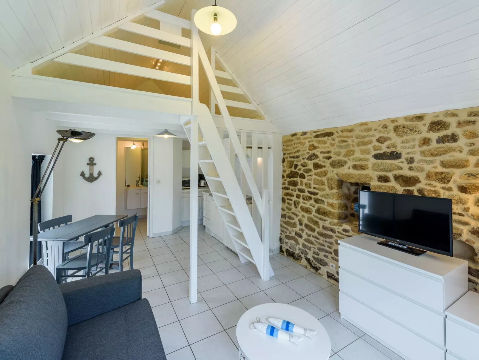 Großes Haus mit überdachtem und beheiztem Swimmingpool-Image-tags.info