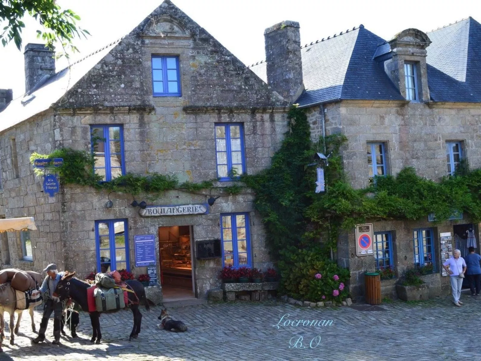 Mit eigenem Garten und Grill-Outside