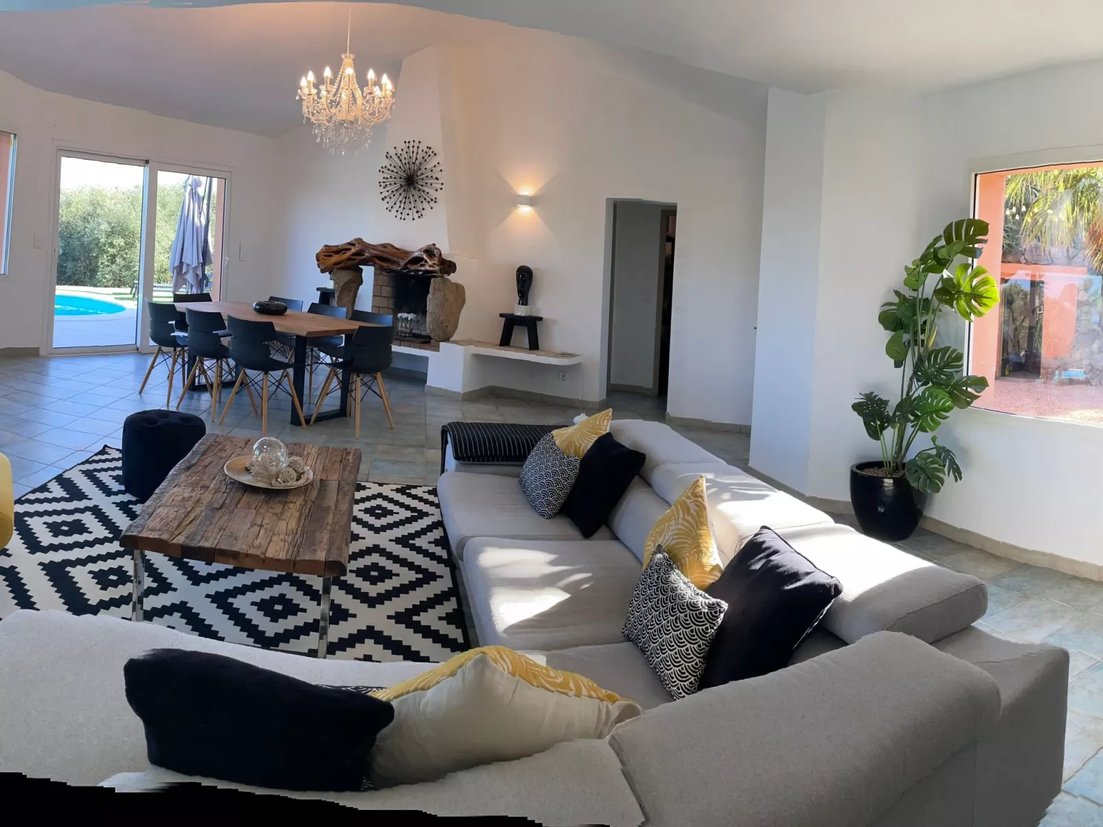 Ferienvilla "Azura" mit eigenem Pool-Drinnen