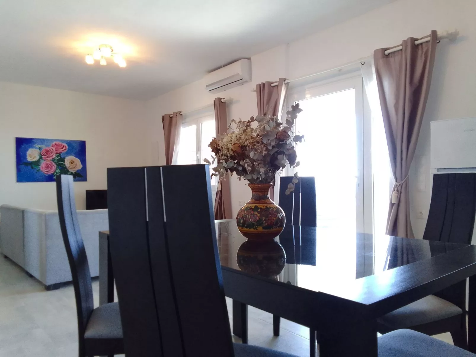 Charmantes Ferienhaus in Ia mit Privater Terrasse-Image-tags.info