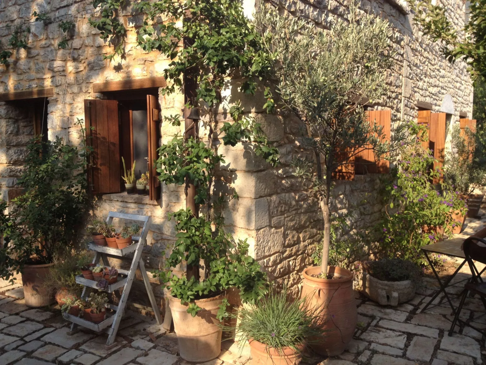 "Stone Retreat"-Dehors