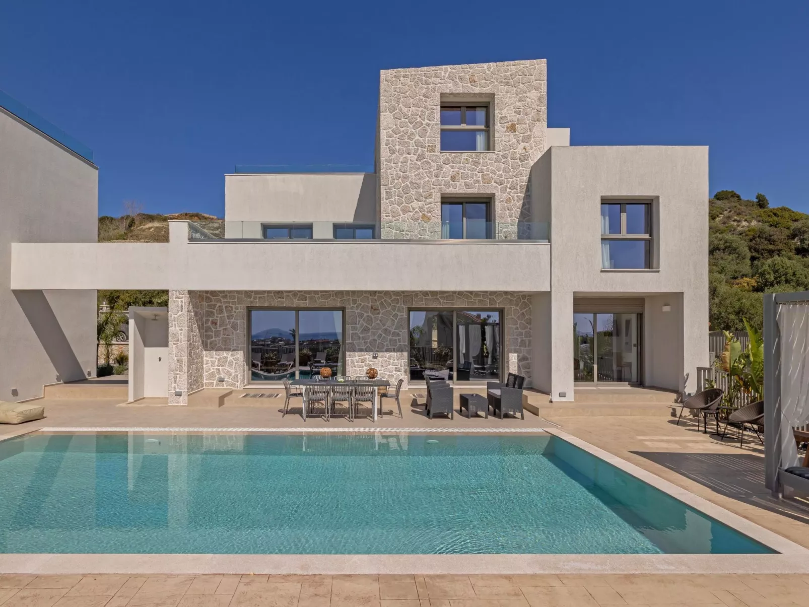 Ferienvilla "Arfna Villa B" mit privatem Pool-Dehors