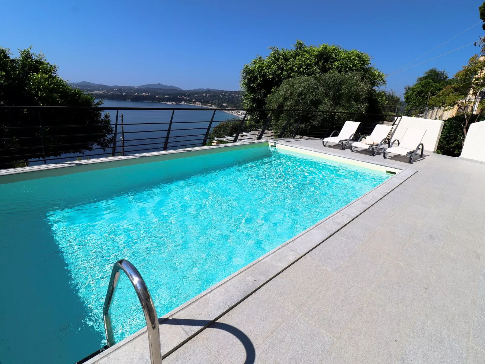 "Faiax" mit eigenem Pool-Draußen