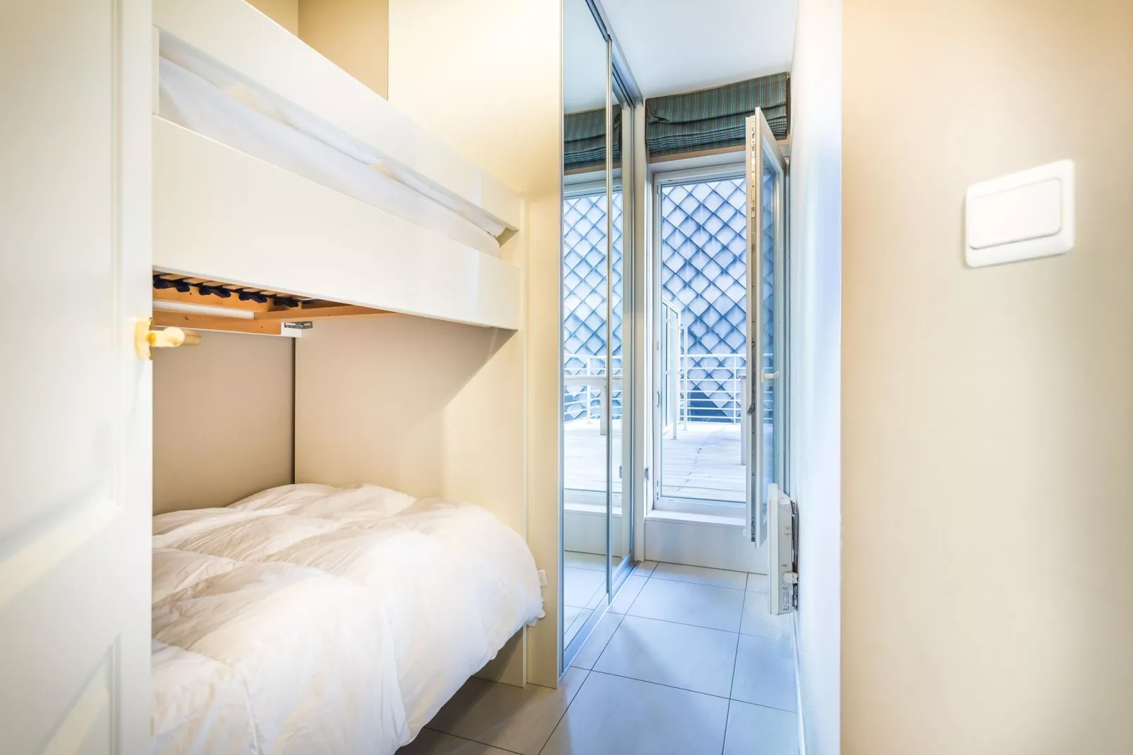 Dante 101-Bedroom