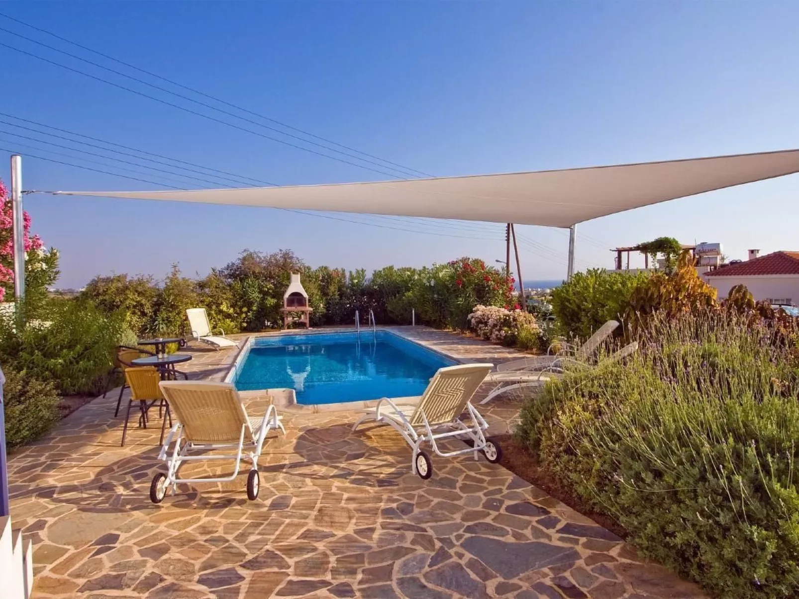 Mit Garten, Grill und Terrasse-Outside