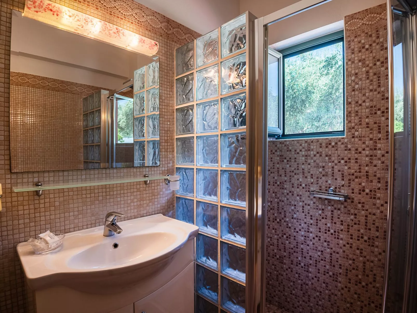 Neue Familienvillen mit 2 privaten Pools, Spielzimmer-Drinnen