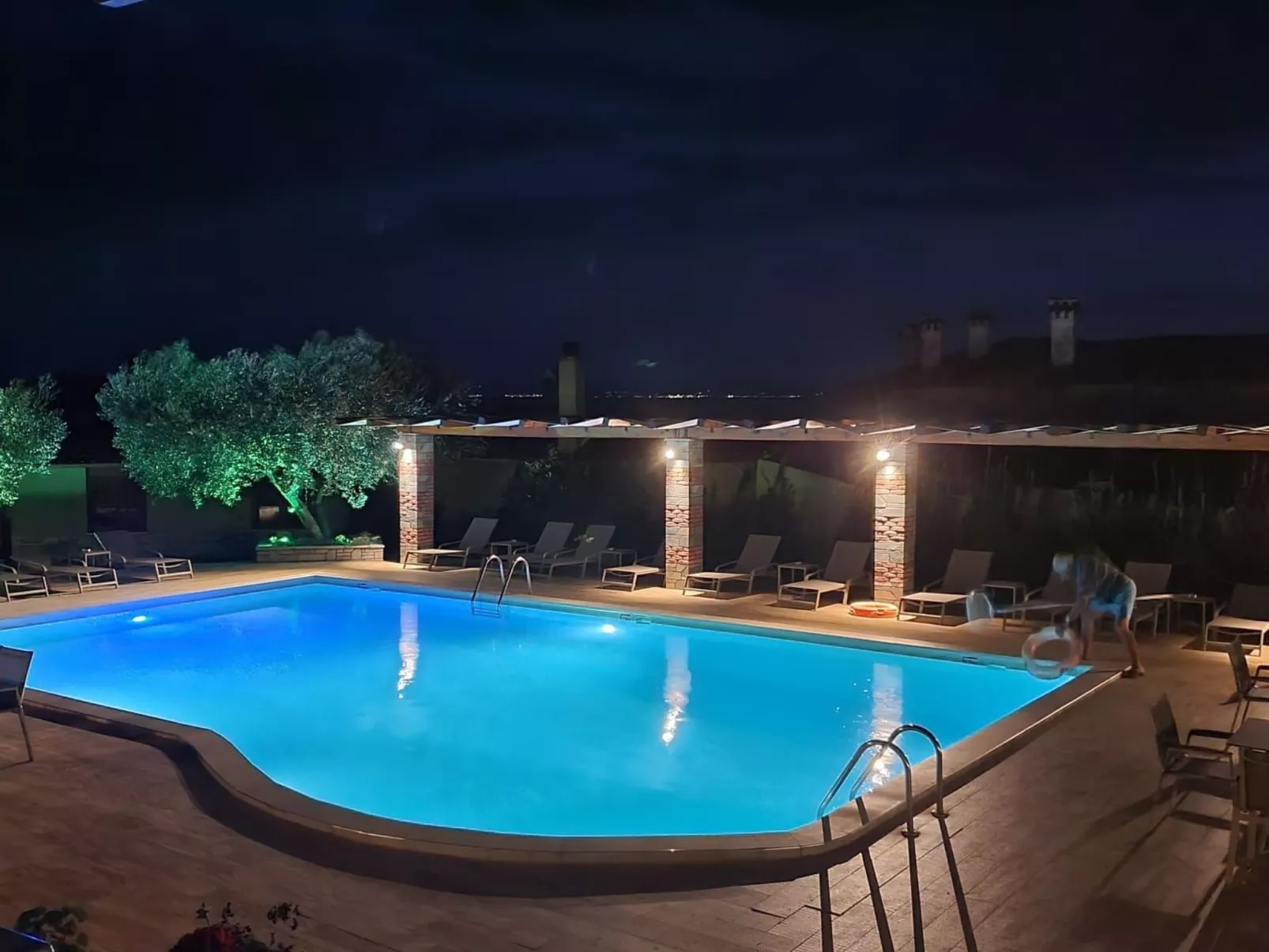 Elegantes Apartment im Erdgeschoss mit Gartenblick-Draußen