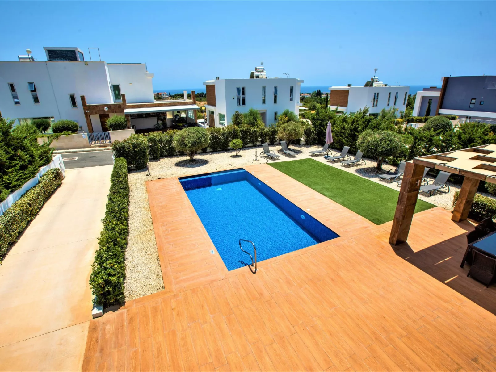 Luxuriöse Villa mit privatem Pool und Whirlpool-Draußen