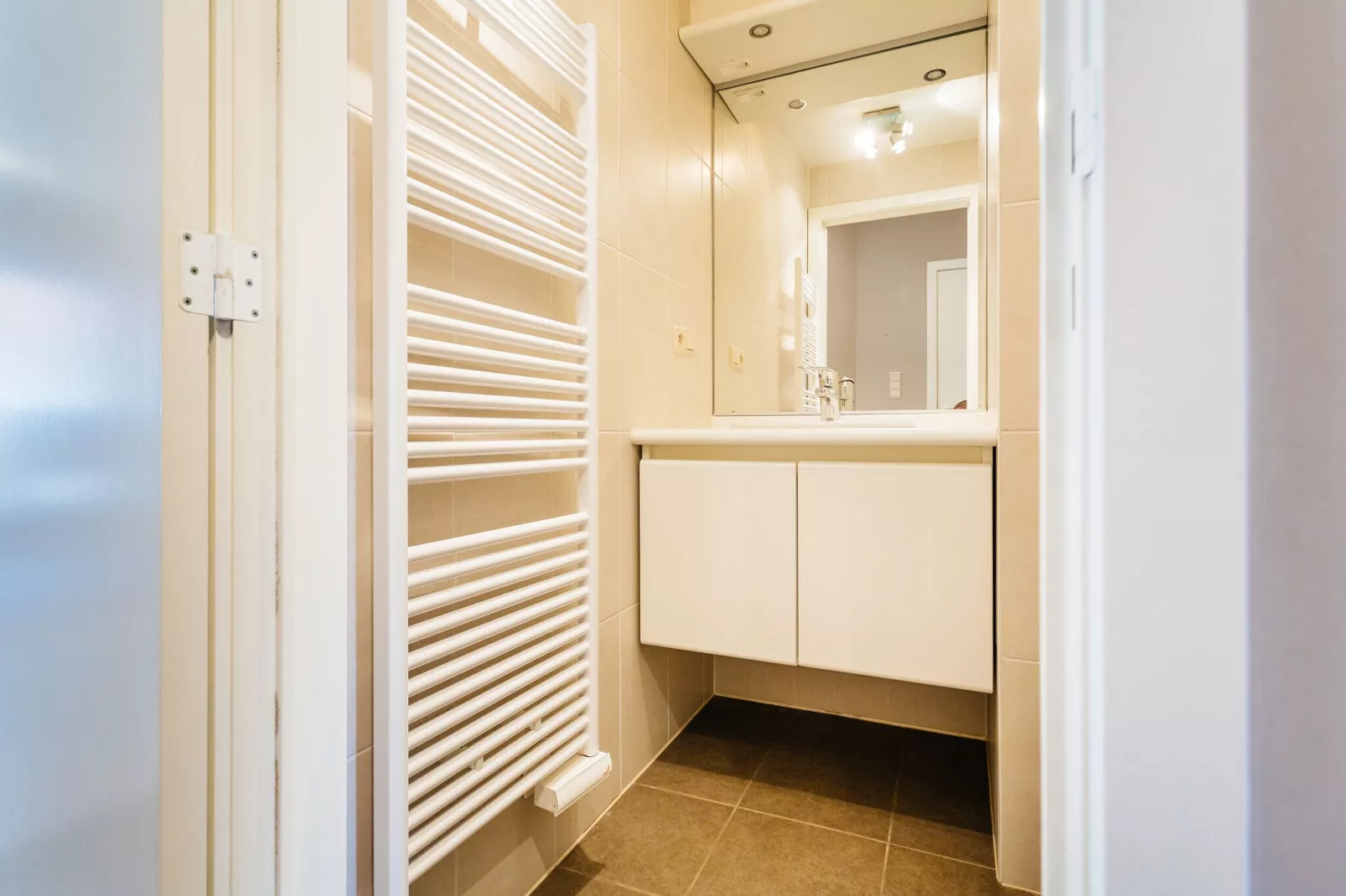 Dante 301-Bathroom