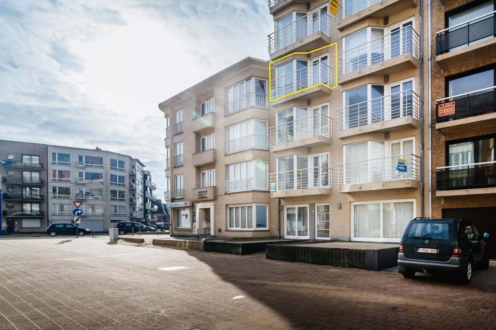 Dante 301-Exterior summer