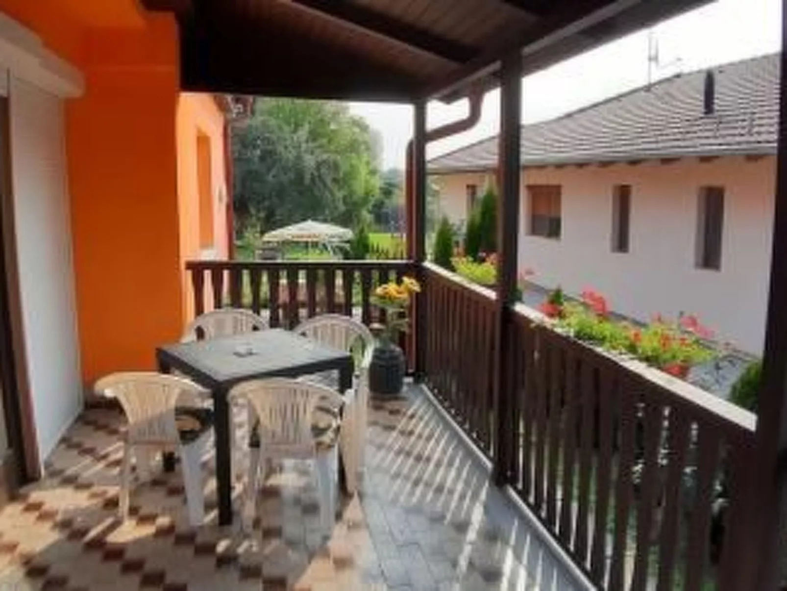 Mit Terrasse, Garten und Grill-Outside