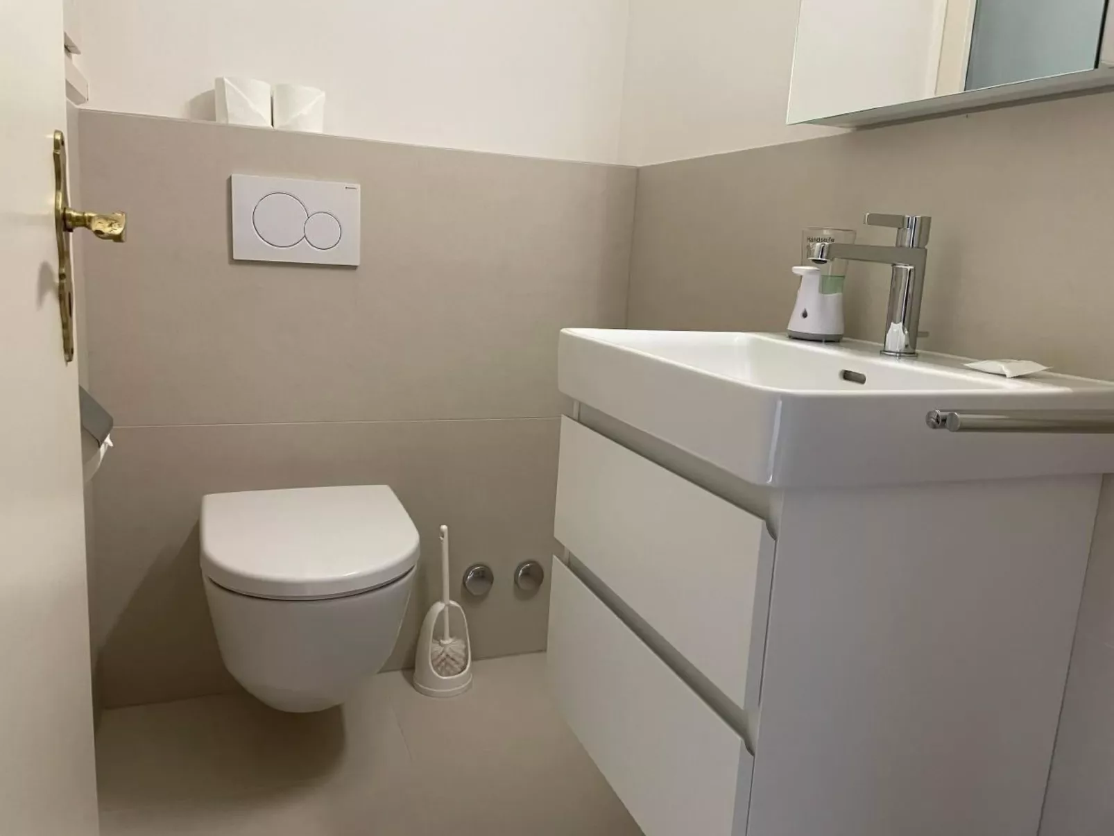 Navengana 4 mit Pool-Drinnen