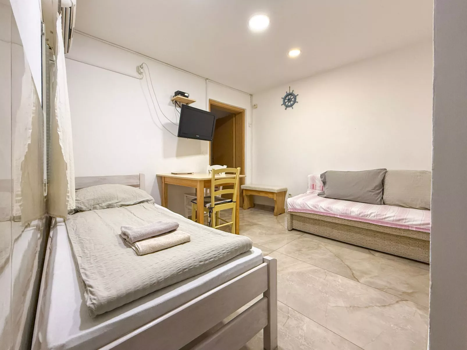 In Vodice mit Terrasse-Dedans