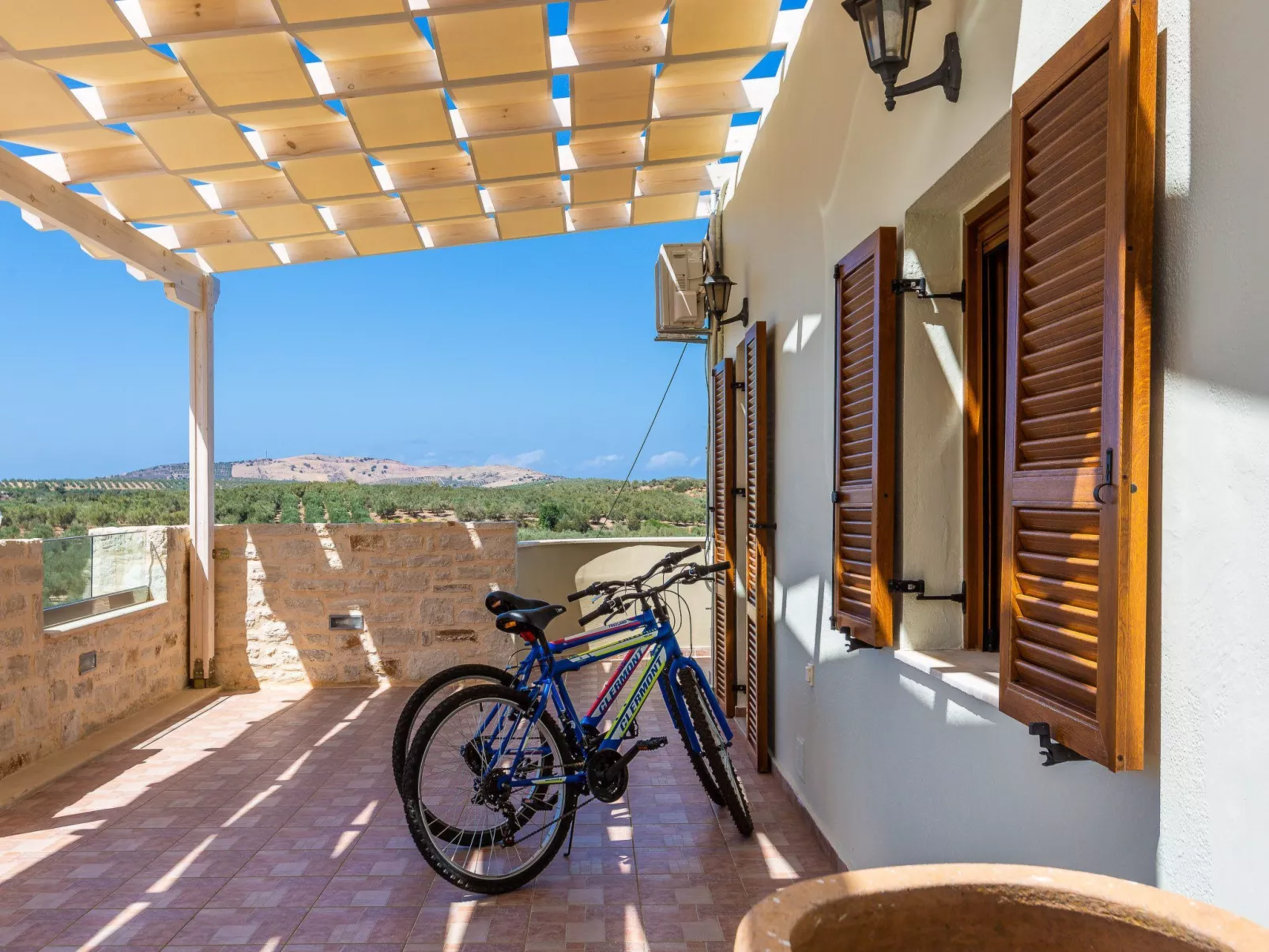 "Kampos Villa III"-Draußen