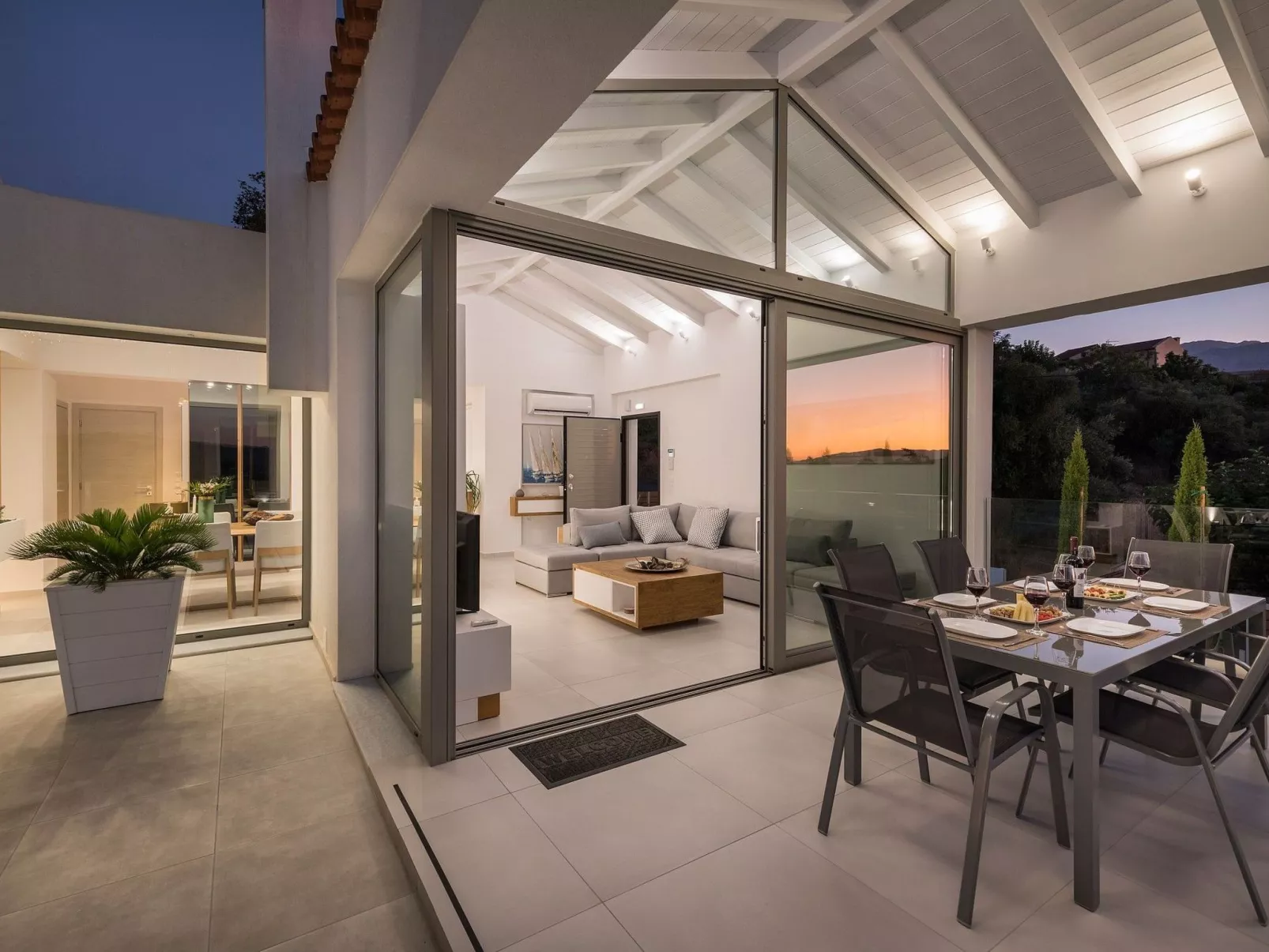 Villa White Harmony 6km vom Strand entfernt mit Pool-Image-tags.info