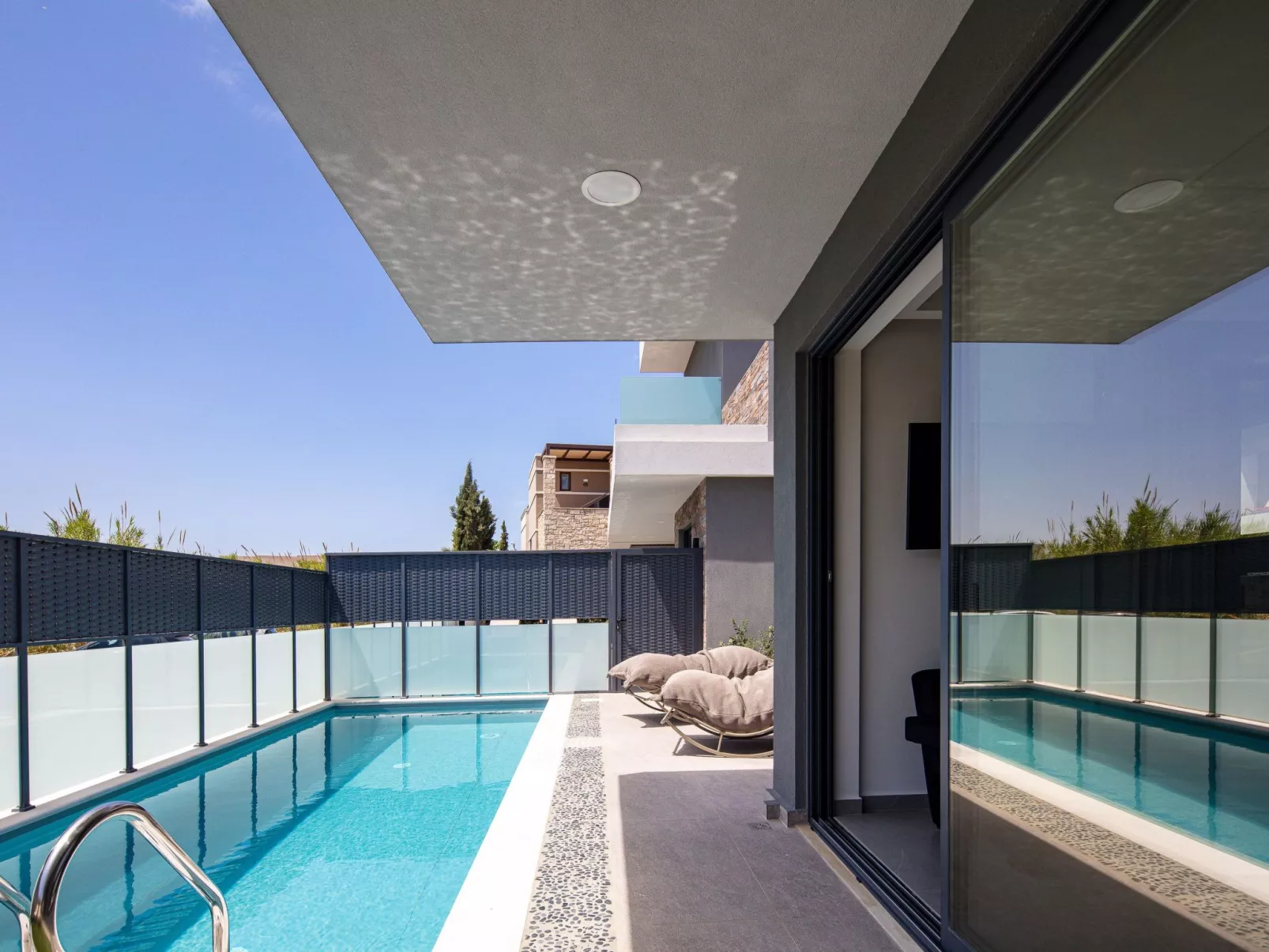 VillaSaints II - Elegante Pool-Villa in Strandnähe-Outside