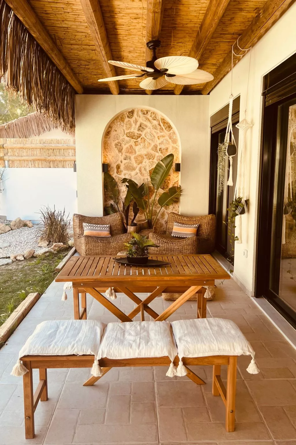 "Naya" mit eigenem Pool-Dehors