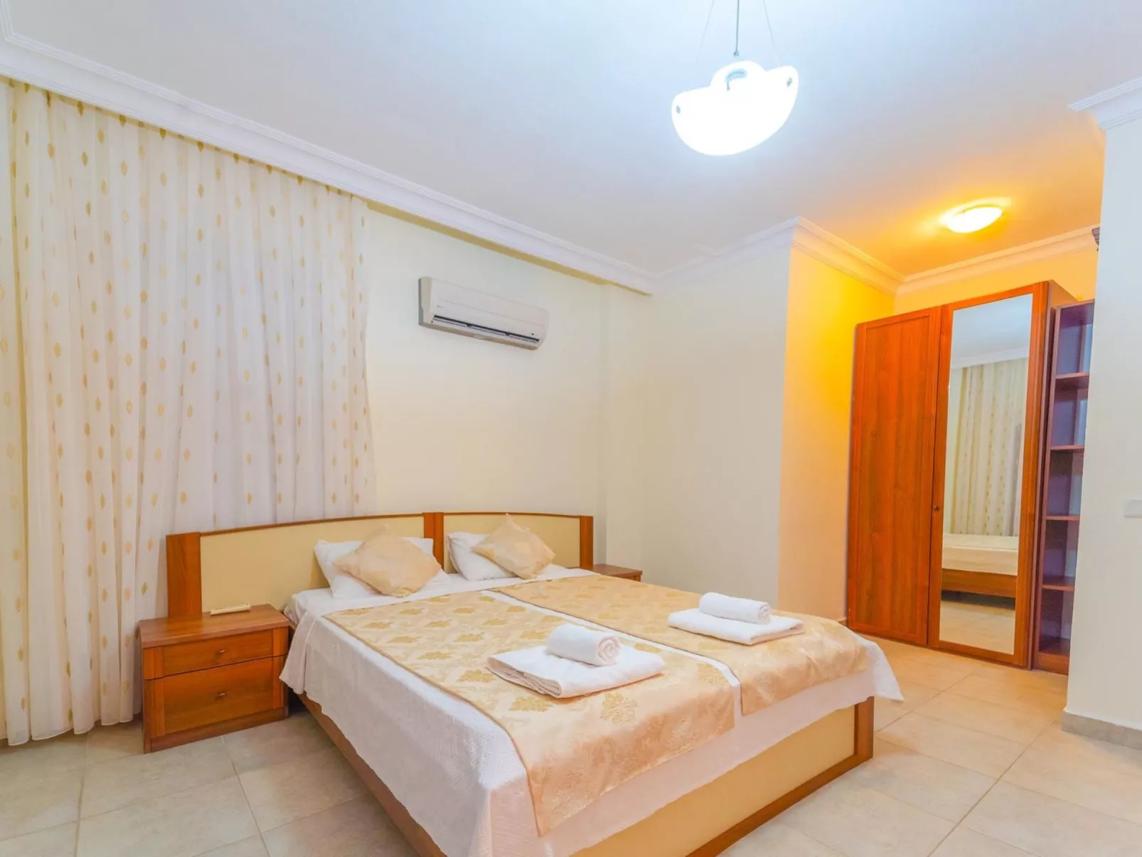 Villa aus Naturstein für 8 im Zentrum von Kalkan-Inside