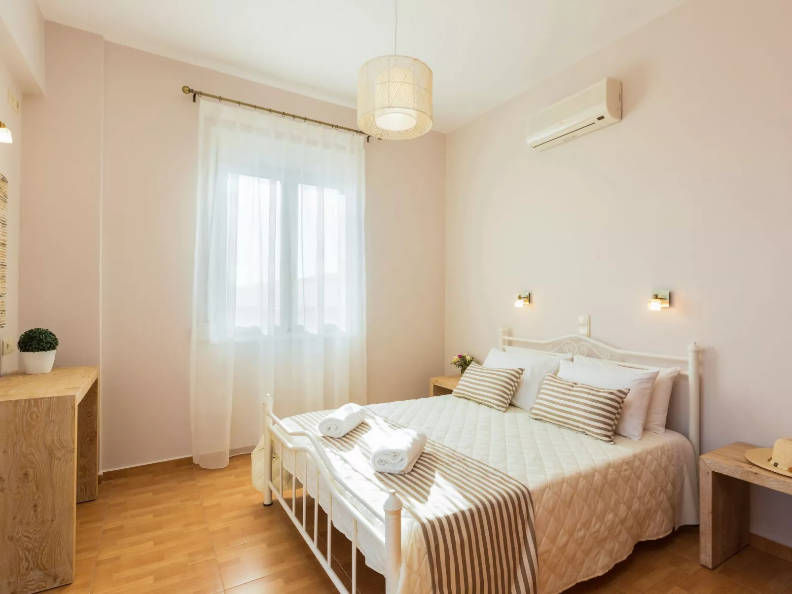 Ruhige Villa mit privatem Pool, BBQ und Kinderbereich-Dedans