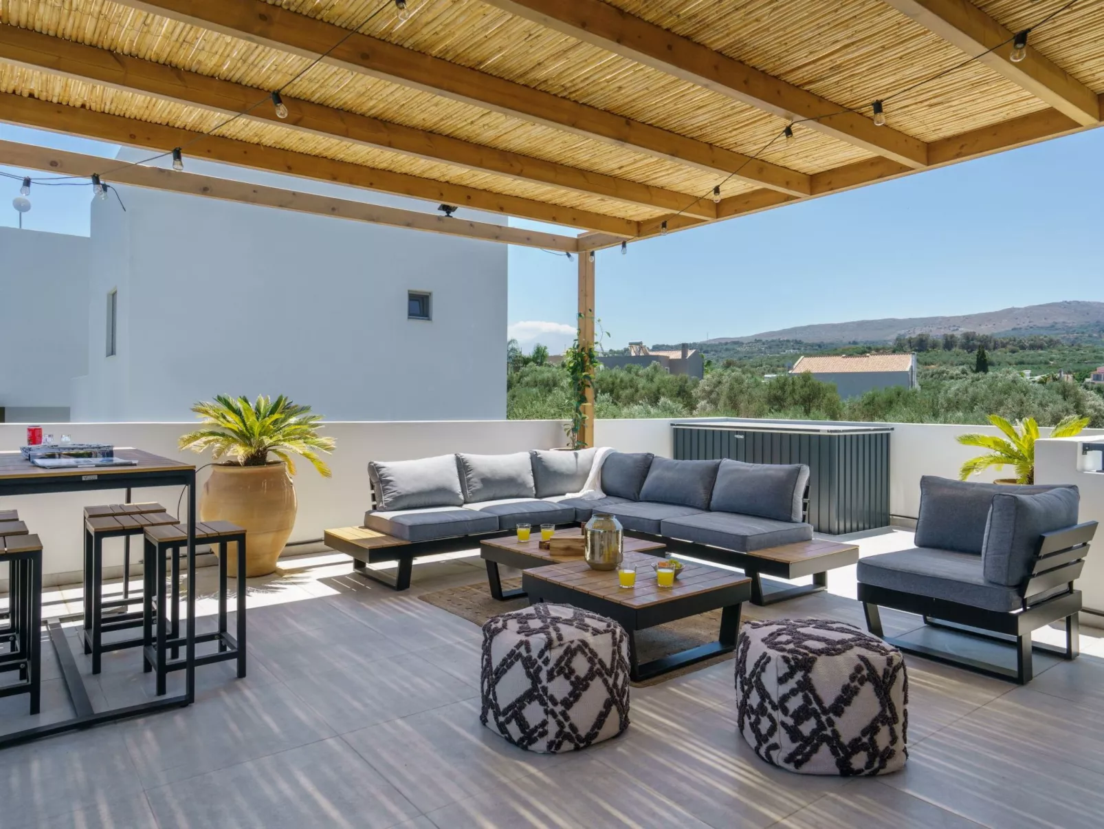 Neu gebaute Villa mit privatem Pool und BBQ-Inside