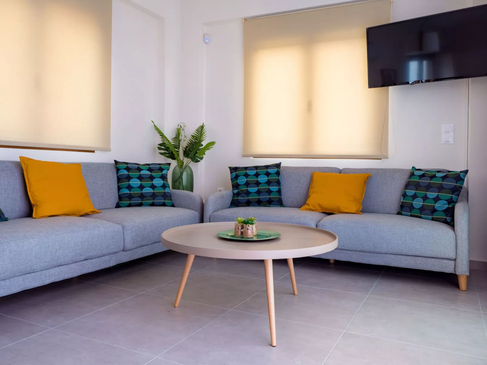 Haus in Agia Marina mit Außenpool-Drinnen