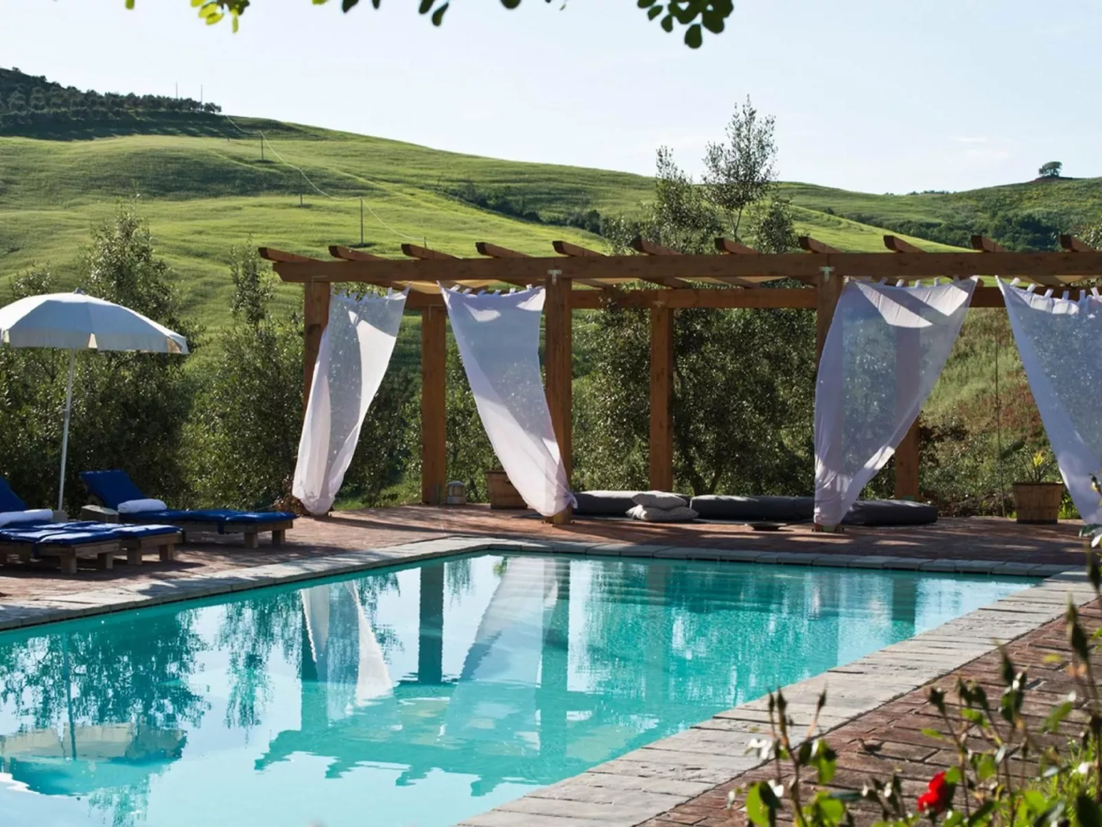 Narciso' Wohnung mit Gemeinschaftspool-Outside