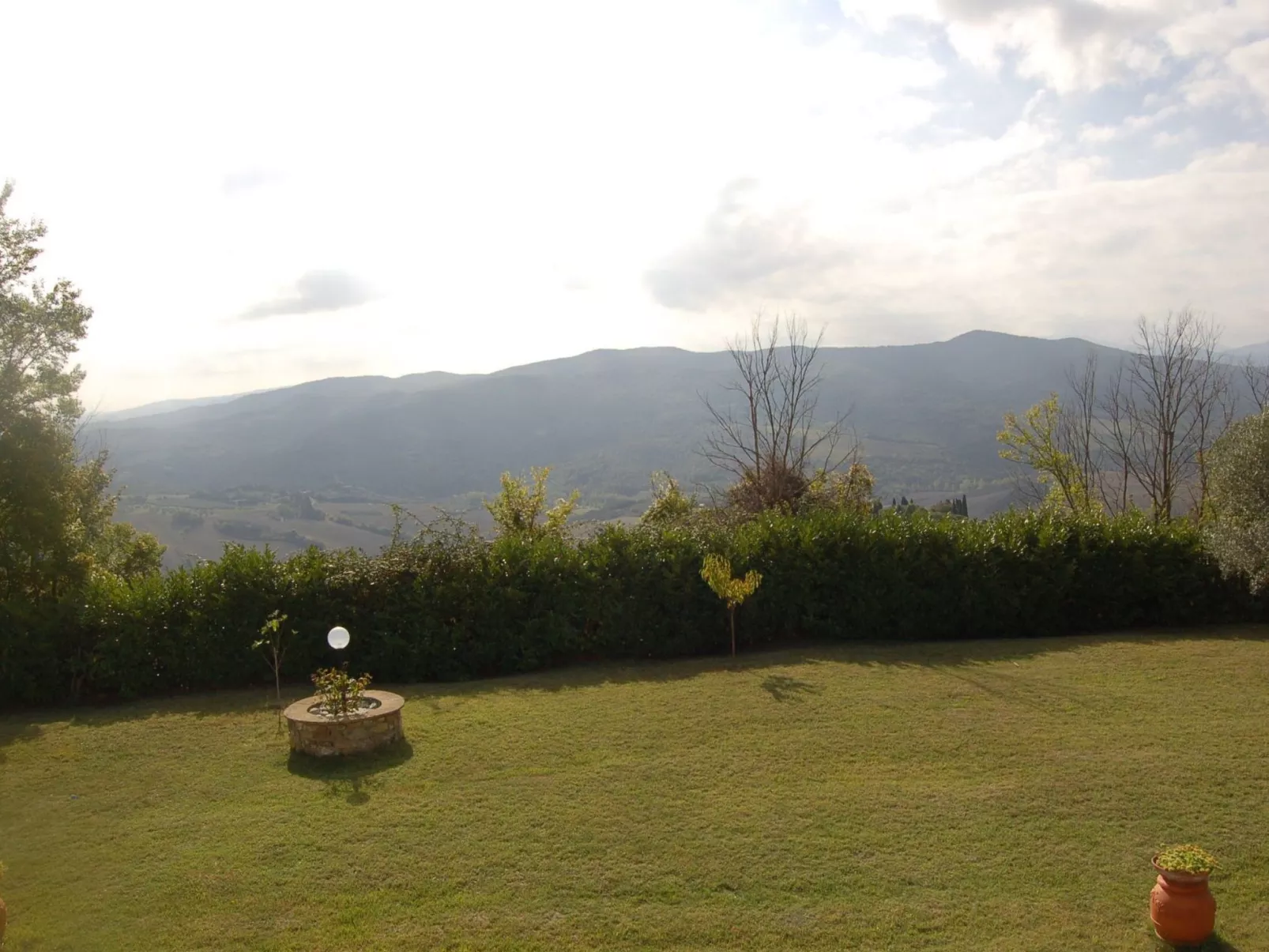 Schönes Ferienhaus in Volterra mit Großem Garten-Draußen