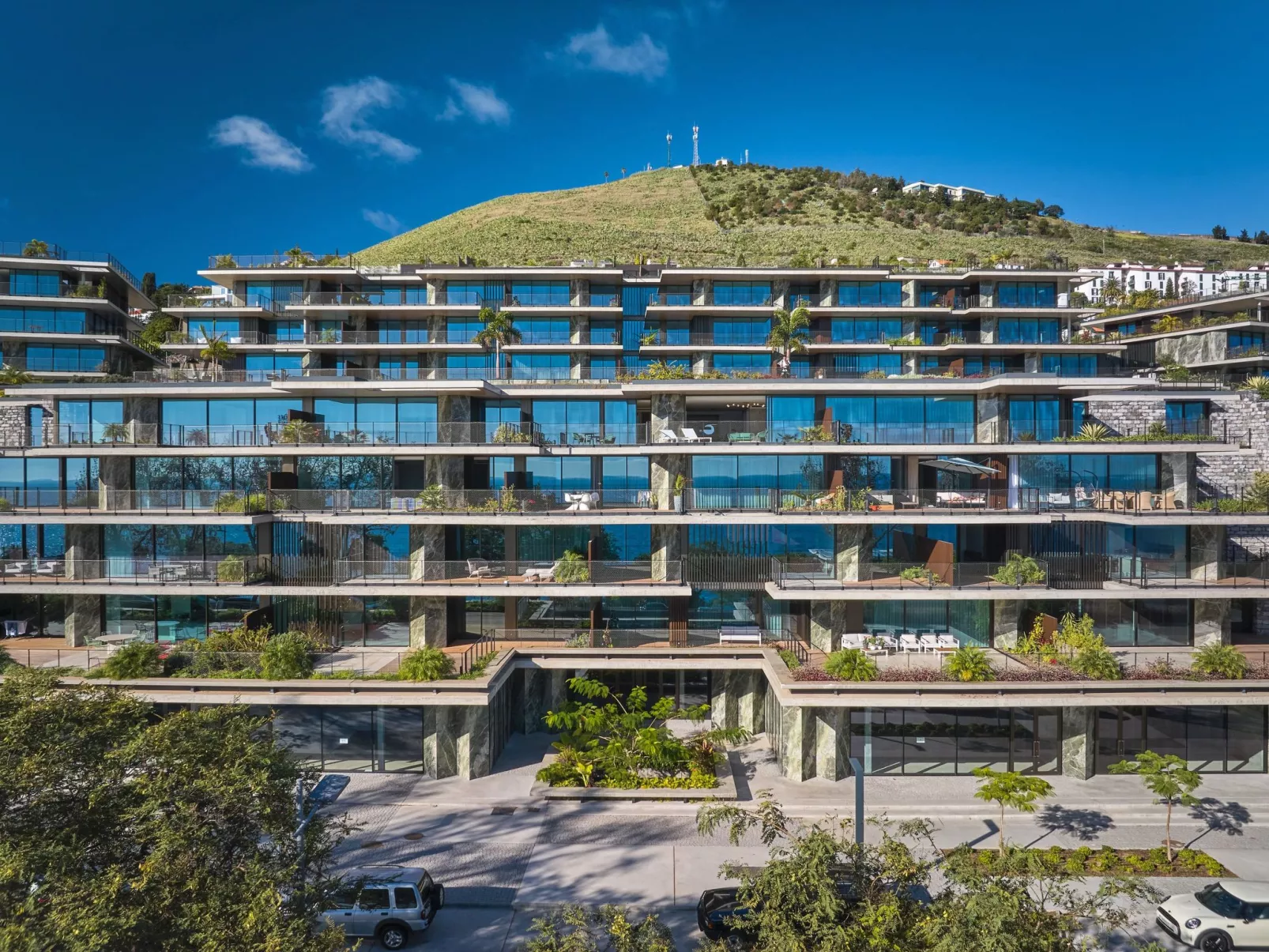 RJS Savoy Monumentalis-Outside