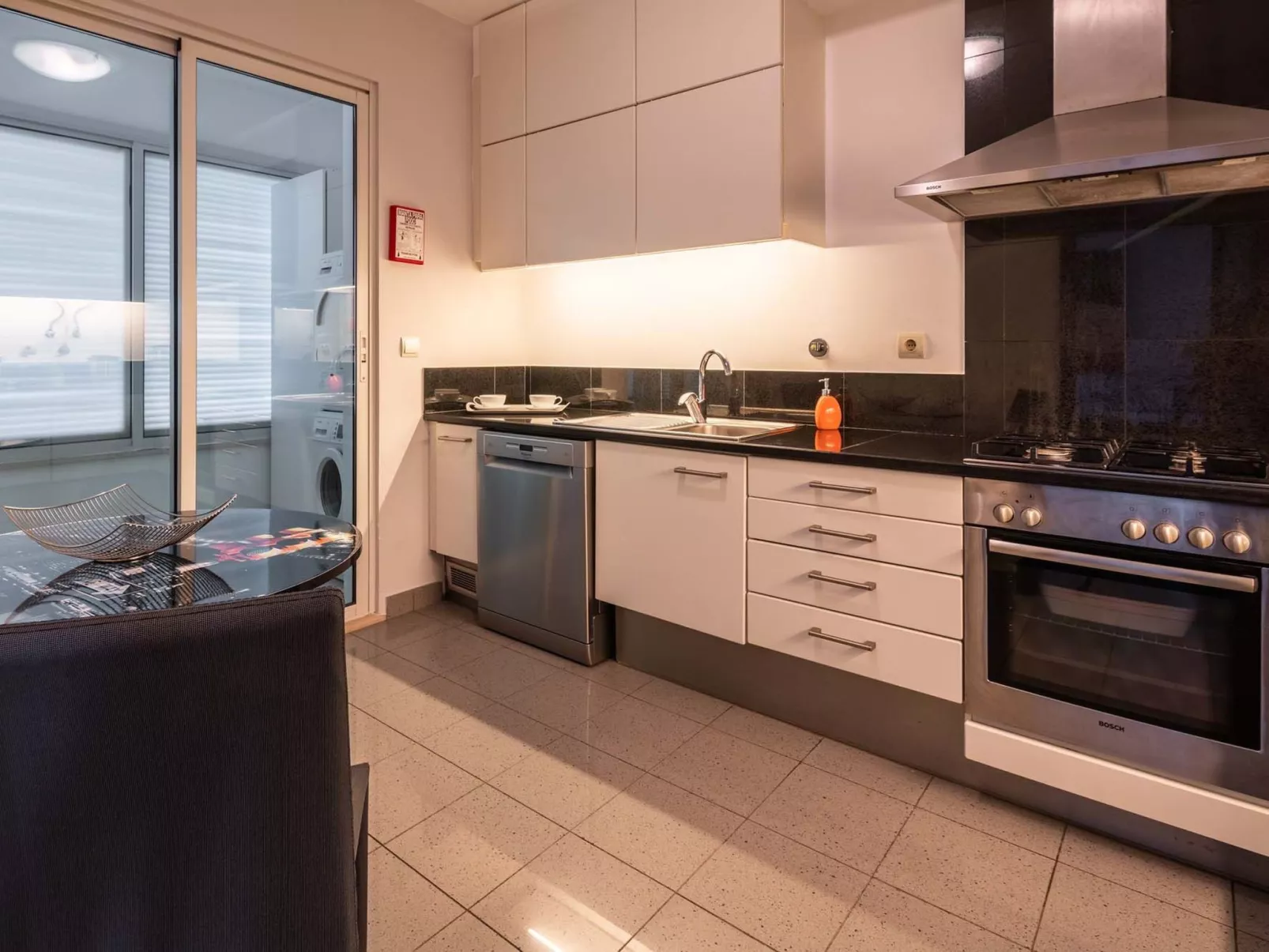 Modernes Terrassenapartment am Meer-Inside