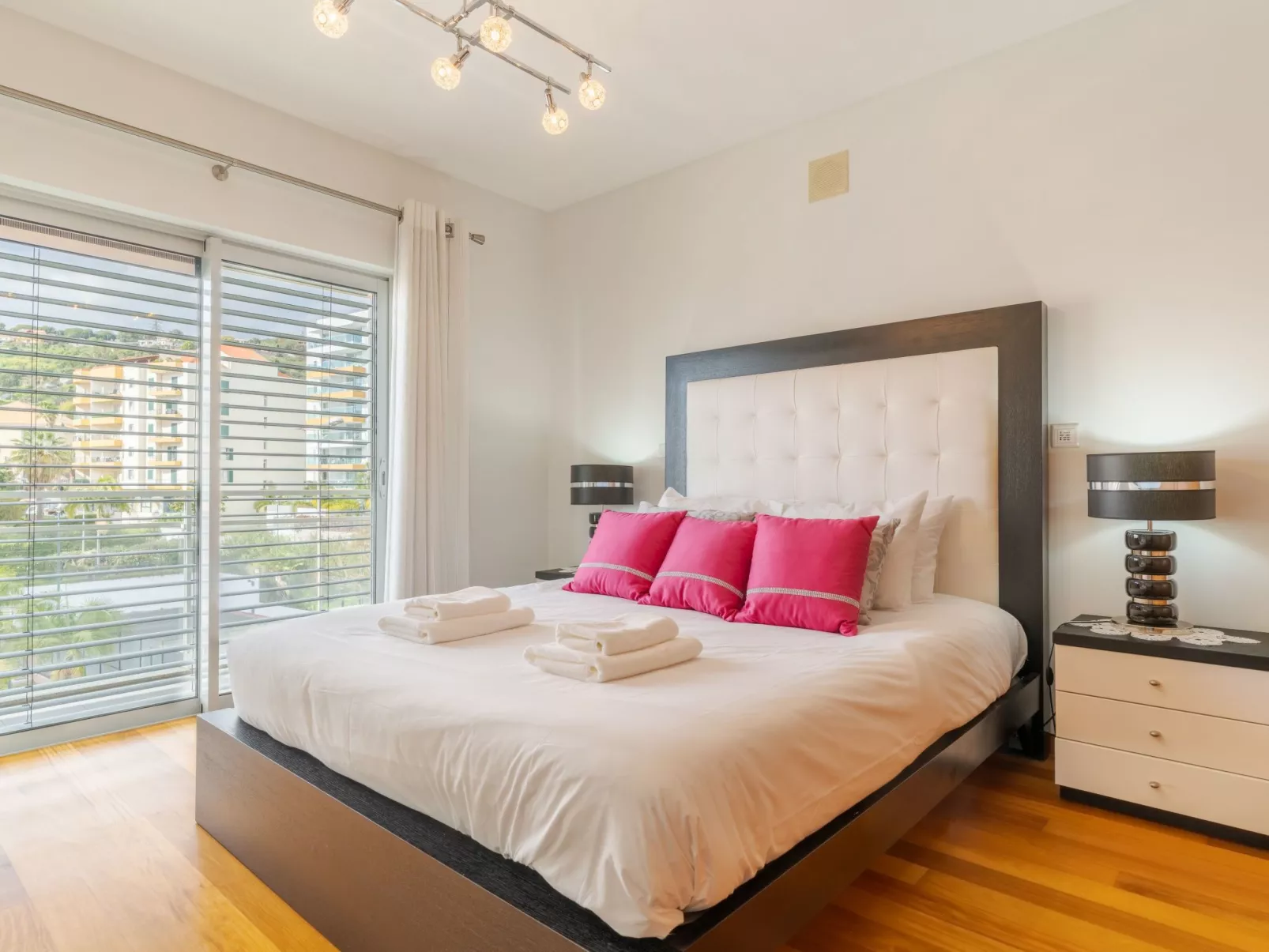 Mit gemeinschaftlichem Pool-Inside