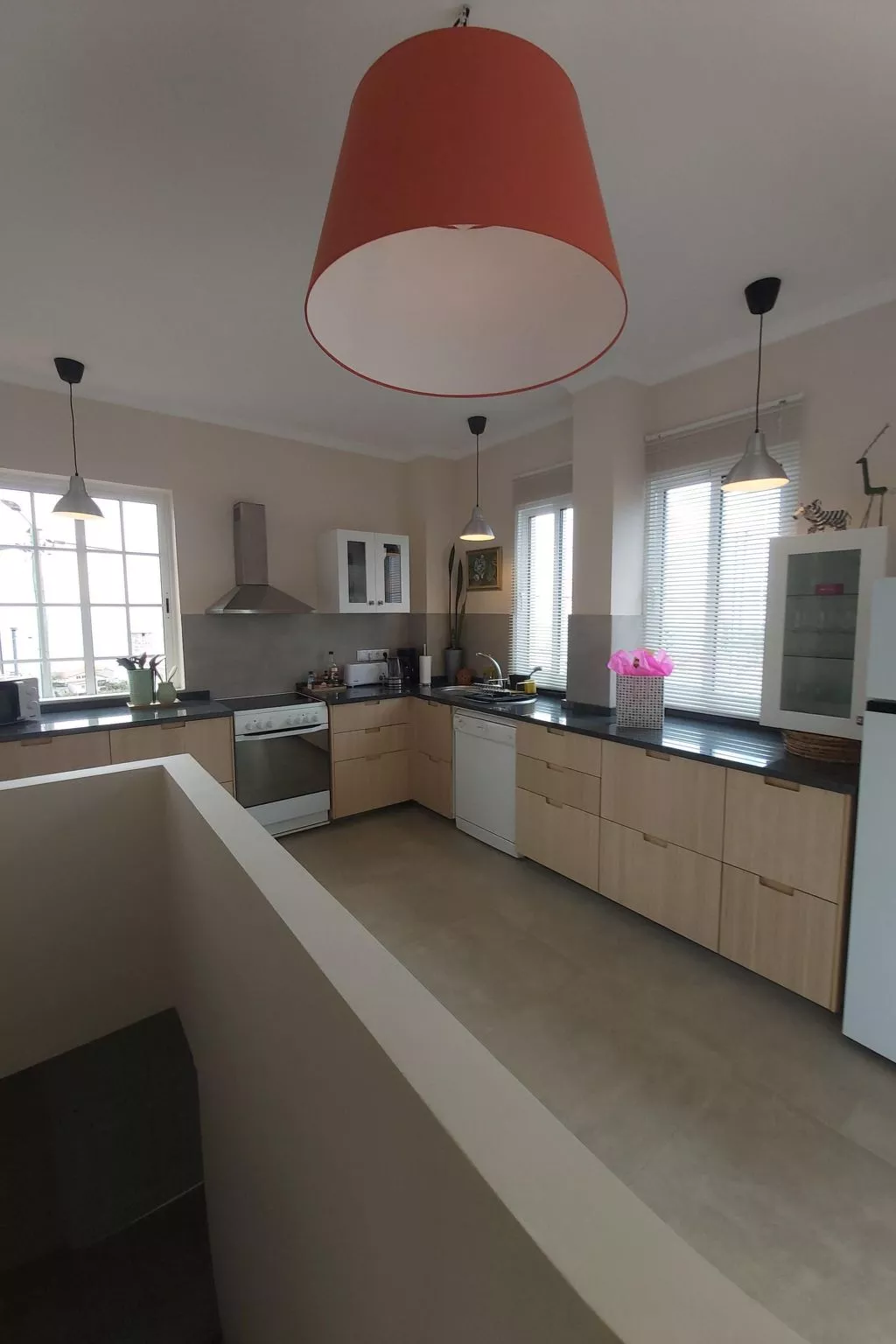 Cottage aus Stein mit Blick auf das Wasser-Dedans