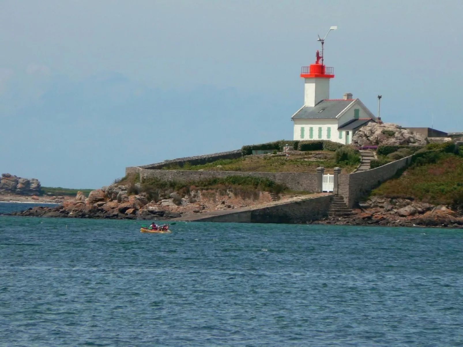 Küstennahes, bretonisches Ferienhaus mit Kamin-Outside