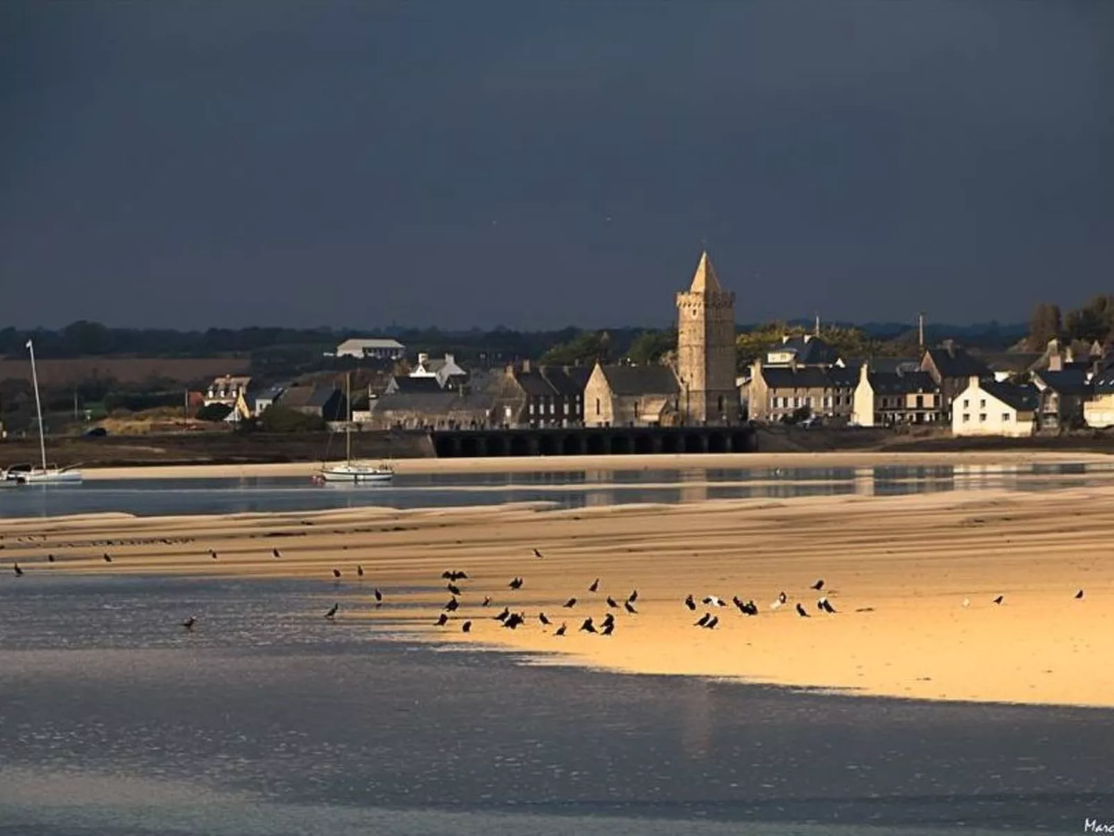 Charmantes Steinhaus in der Nähe des Meeres-Outside