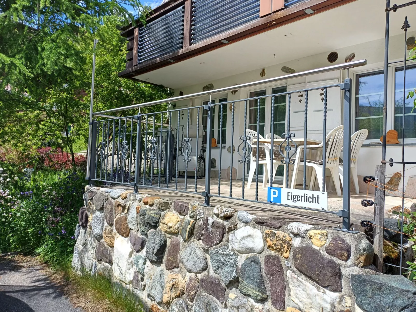 Eigerlicht 3-Zimmerwohnung-Dehors