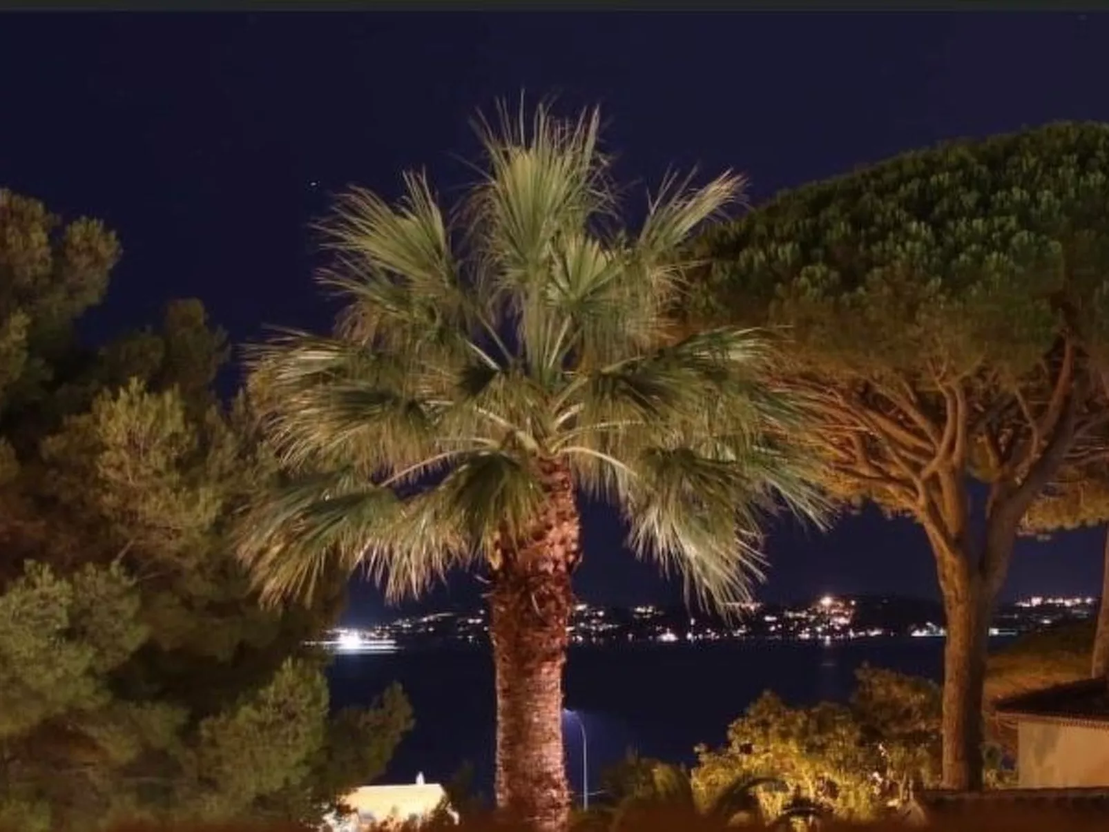 "La petite maison Maximoise" (Das kleine Haus Maximoise)-Outside