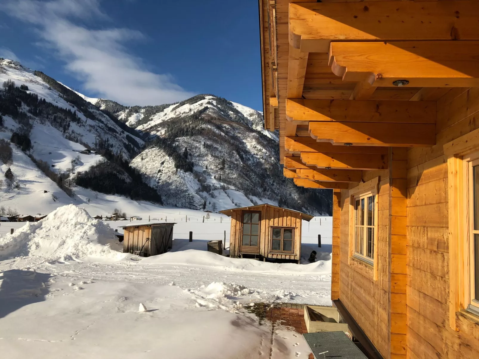 Villa mit Garten, Terrasse und Grill-Image-tags.info