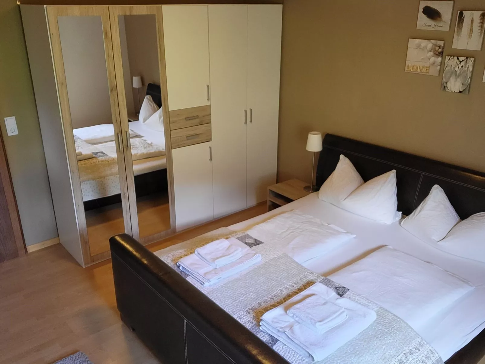 Geräumige Wohnung mit zwei Schlafzimmern und Balkon-Dedans