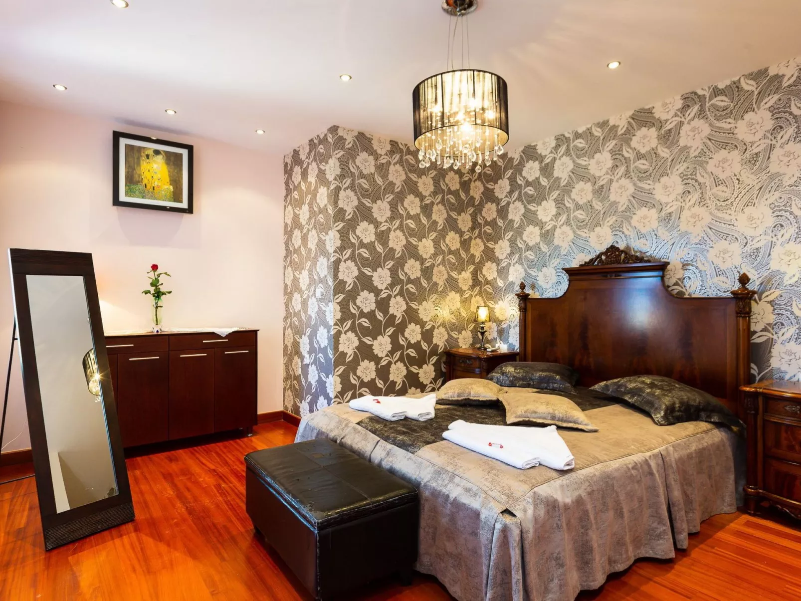 Familienvilla mit privatem Pool, Tischtennisplatte und Fußballtisch-Image-tags.info