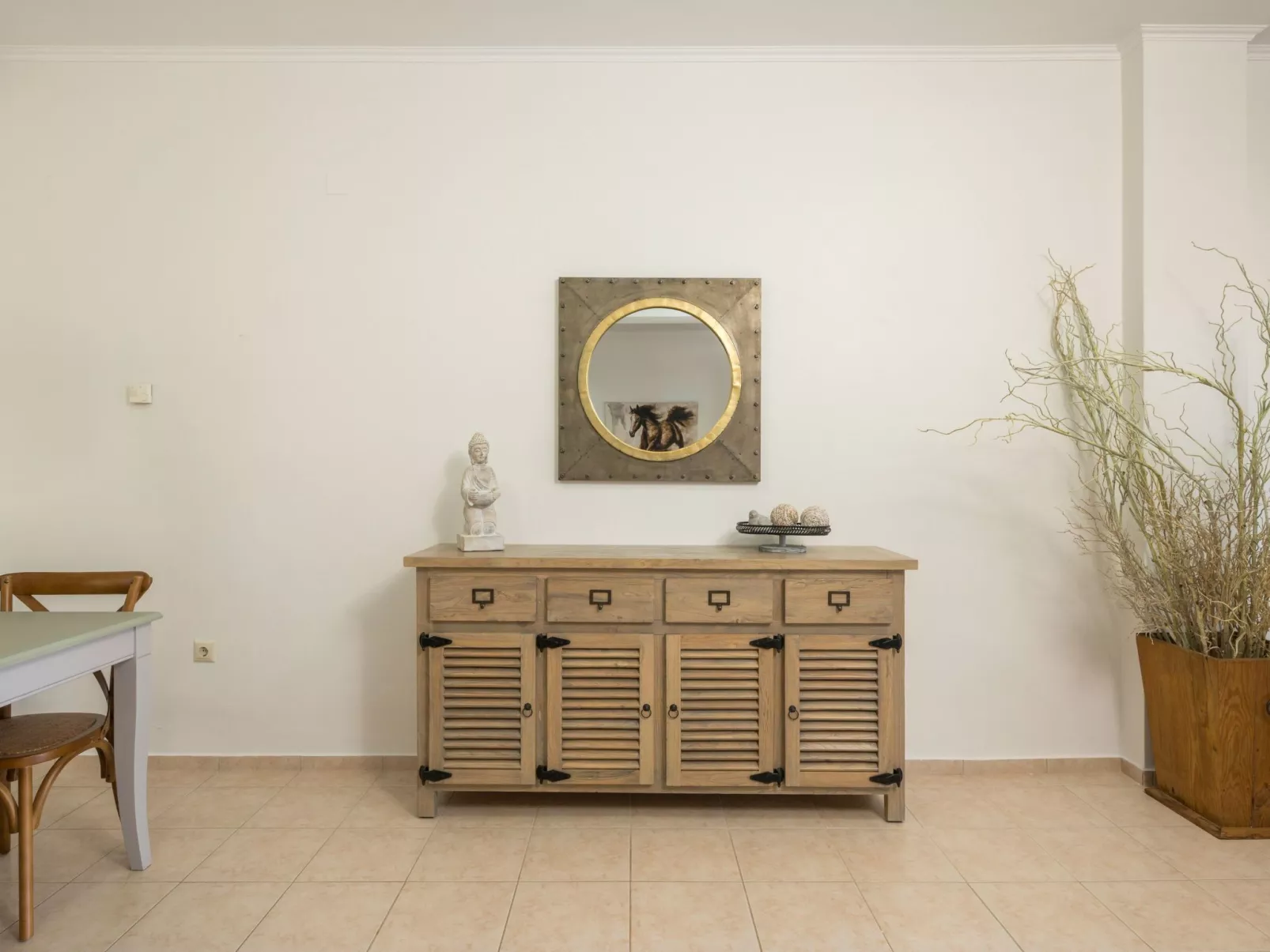 Villa mit Seeblick und Pool in der Nähe von Restaurants-Drinnen