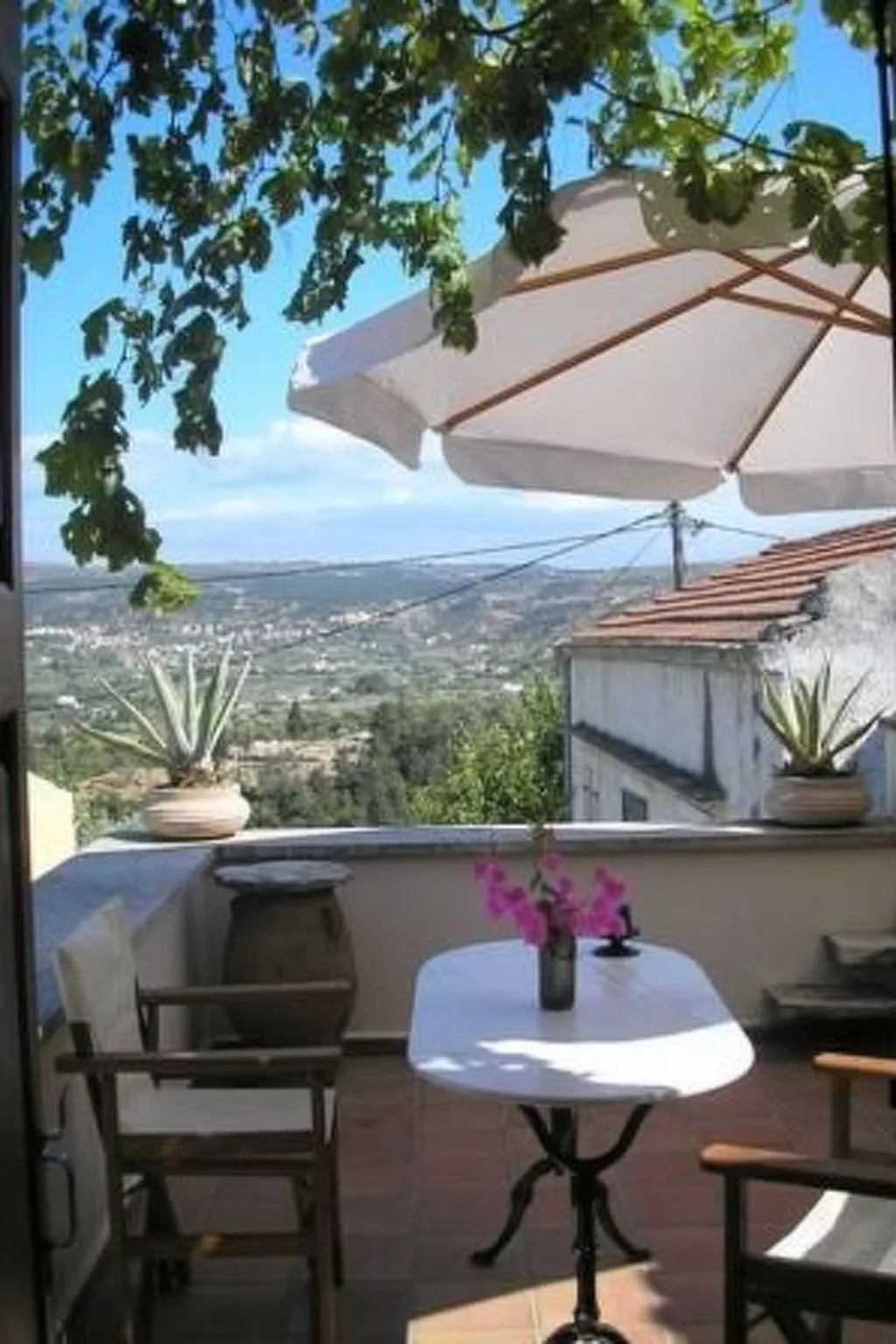 In Douliana mit Großem Balkon-Outside