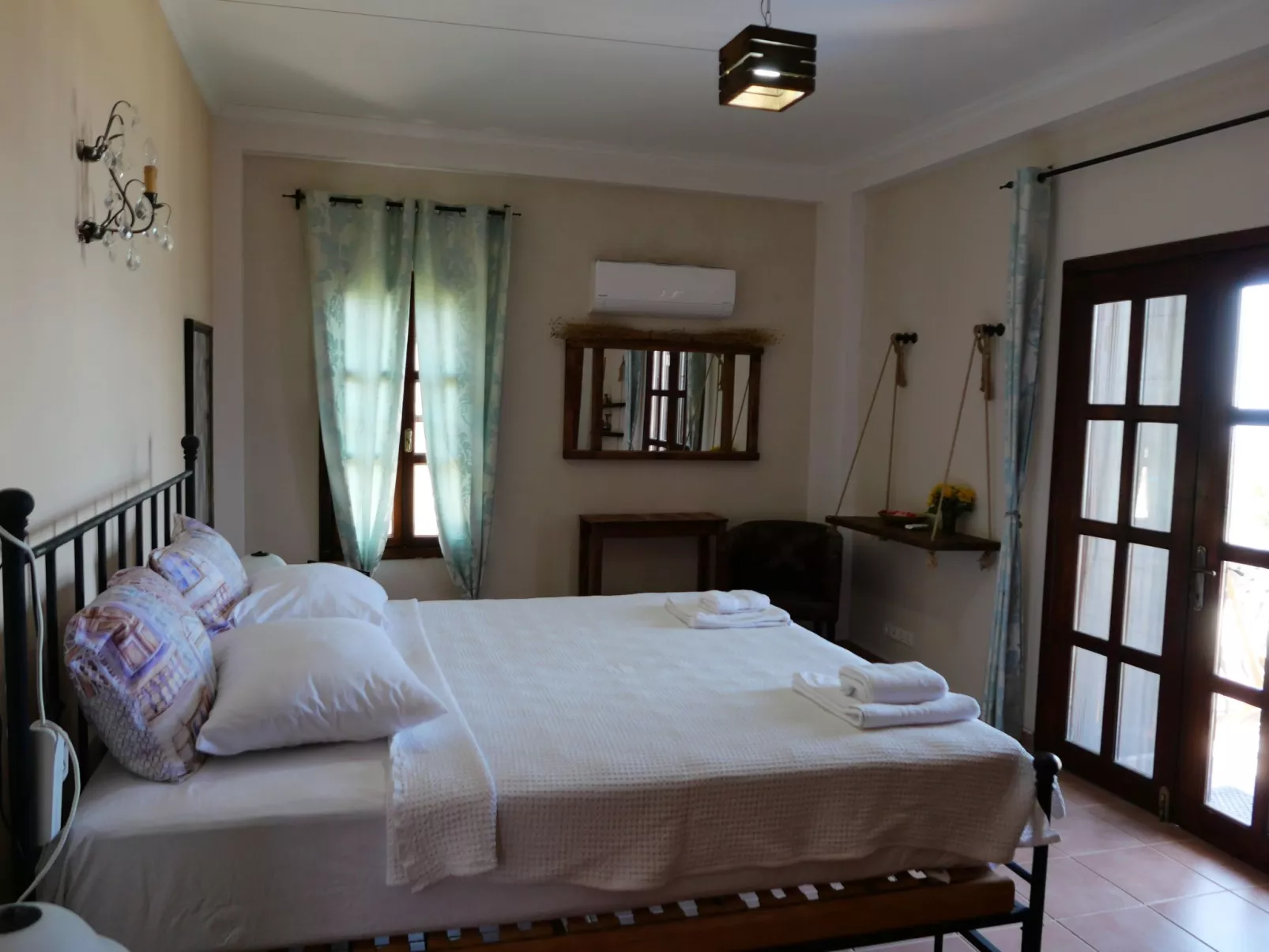 Rustikales Natursteinhaus an der Bucht von Kalkan-Drinnen