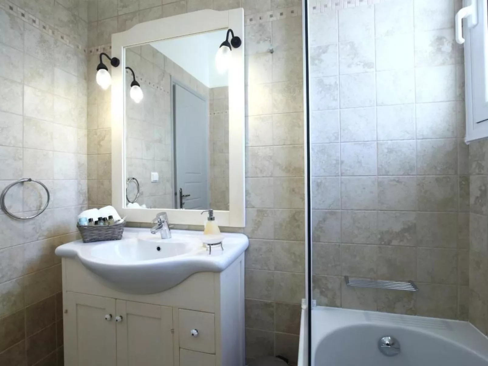 "Alea Resort" mit eigenem Pool-Image-tags.info