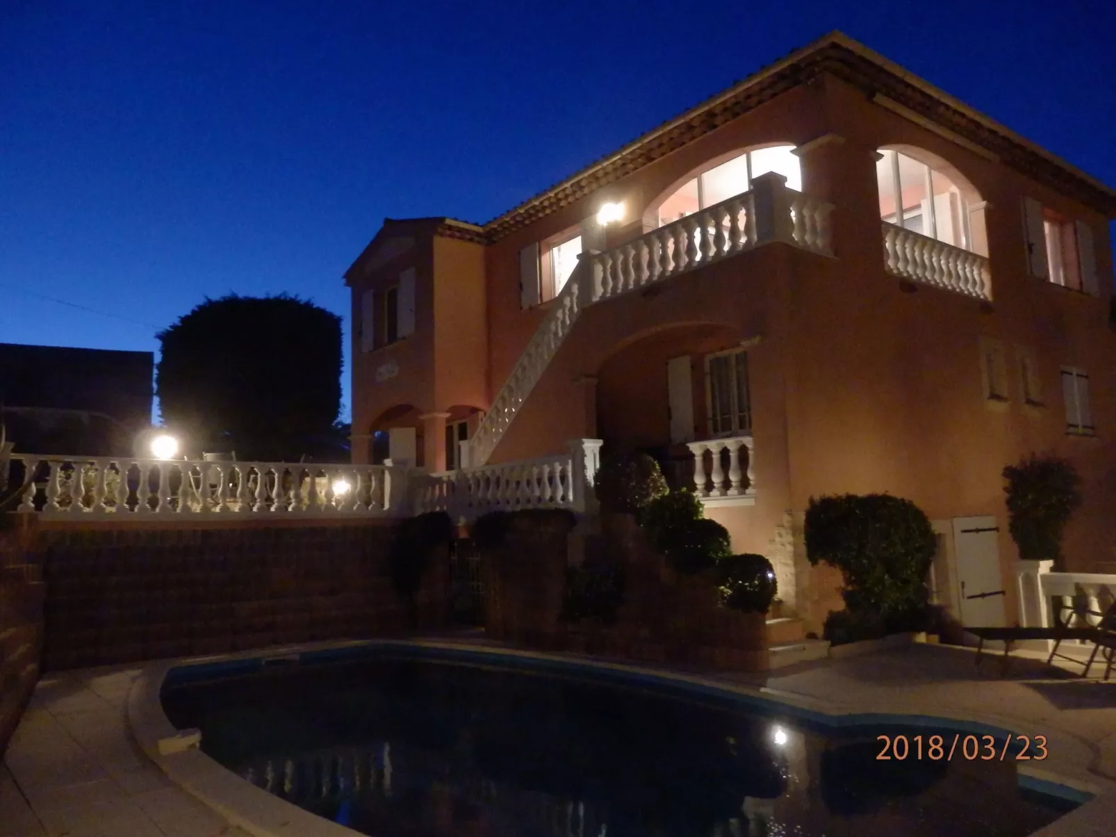 Schöne Ferienwohnung mit Meerblick und Pool-Dehors