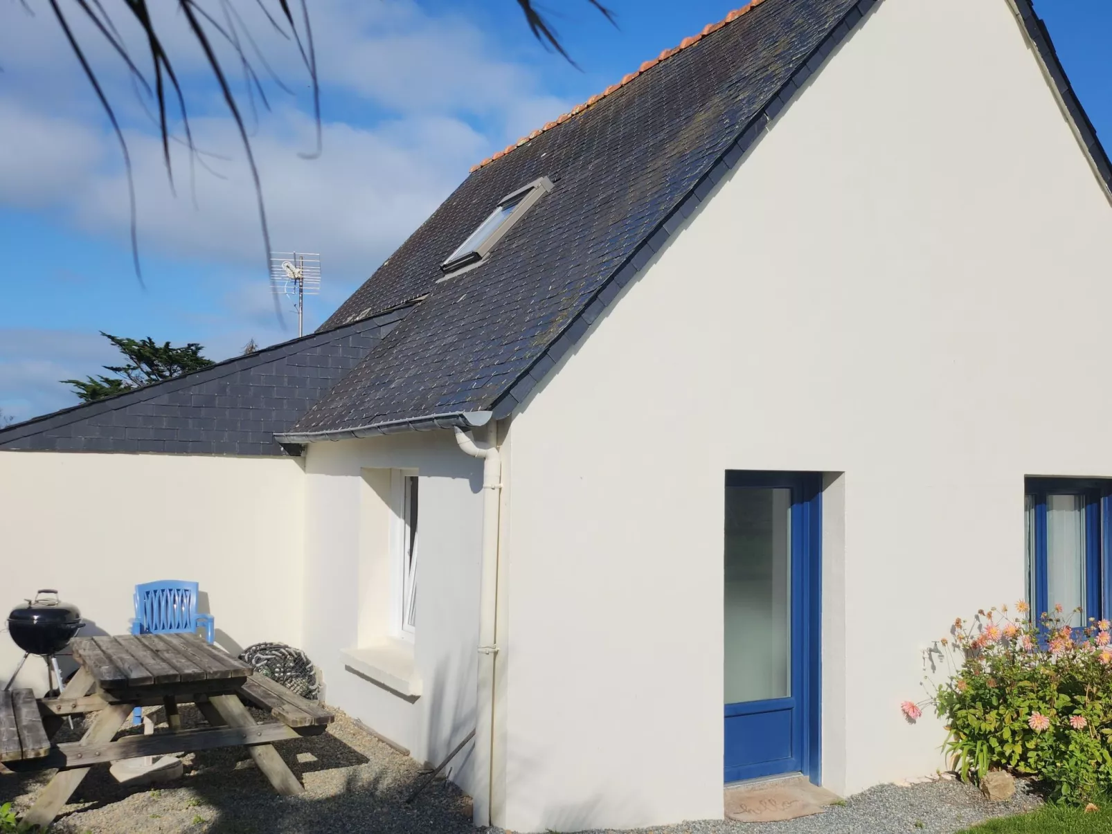 Mit Blick auf das Wasser-Dehors