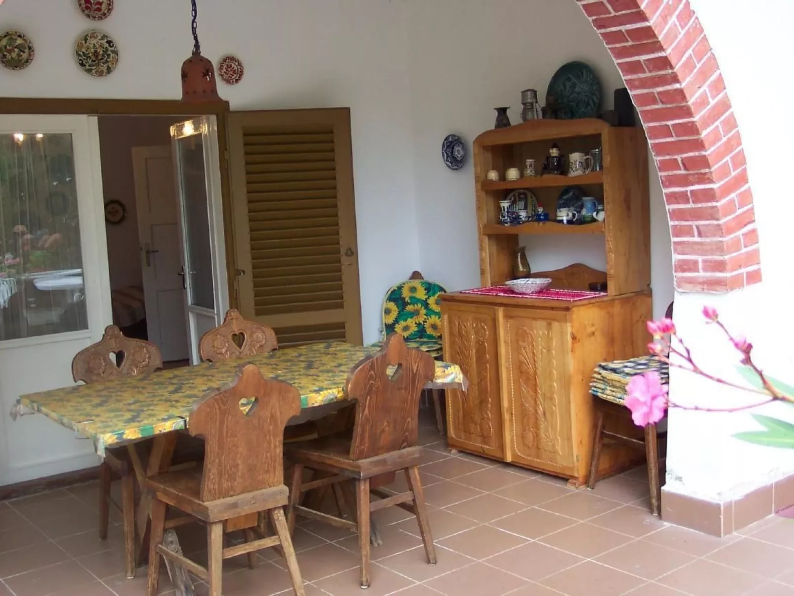 Appartement A in Strandnähe mit Terrasse und Grill - Dedans