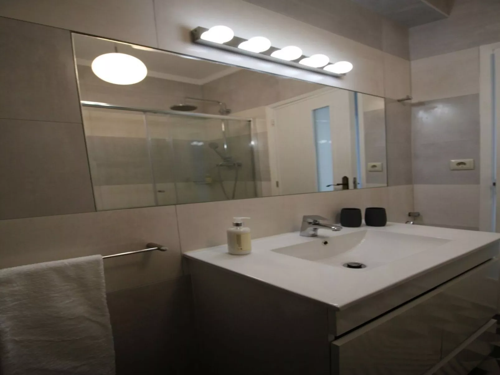 Aveiro Apartment mit Patio-Drinnen