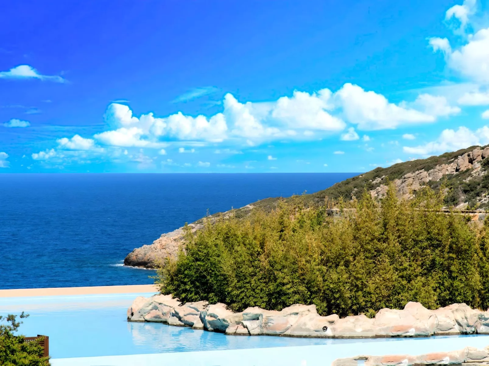 "Cretan Lodge" mit Blick auf das Wasser-Outside