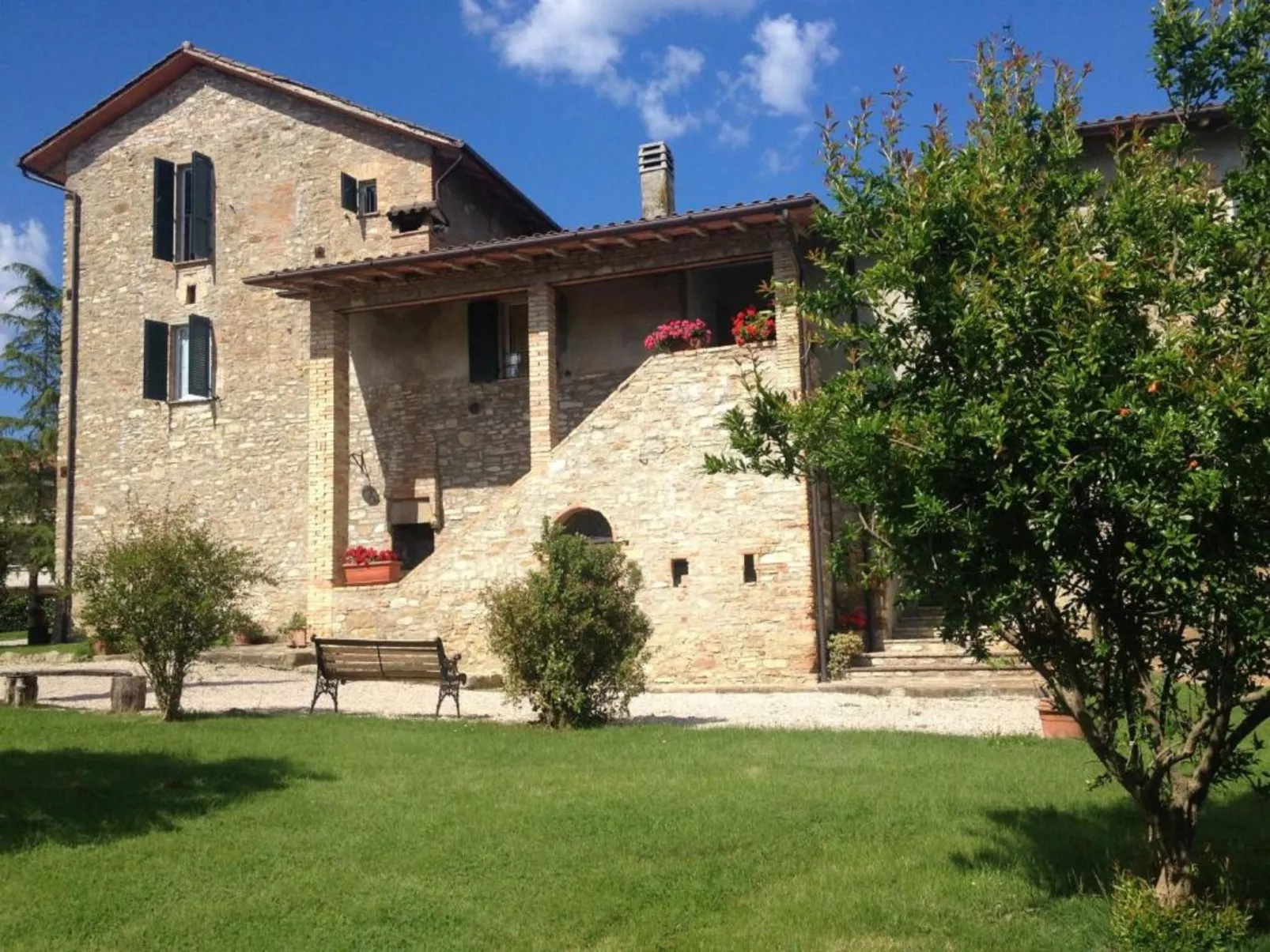 Rustikale Eleganz mit Blick auf die umbrische Landschaft-Dehors